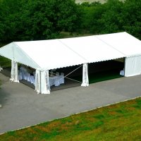 Двускатный шатер с шириной 10 метров