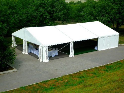 Двускатный шатер с шириной 10 метров